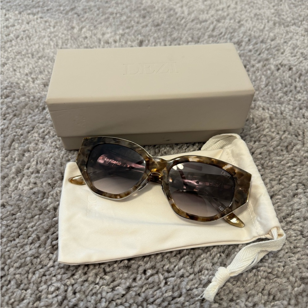 ‘Charge It’ Sunglasses